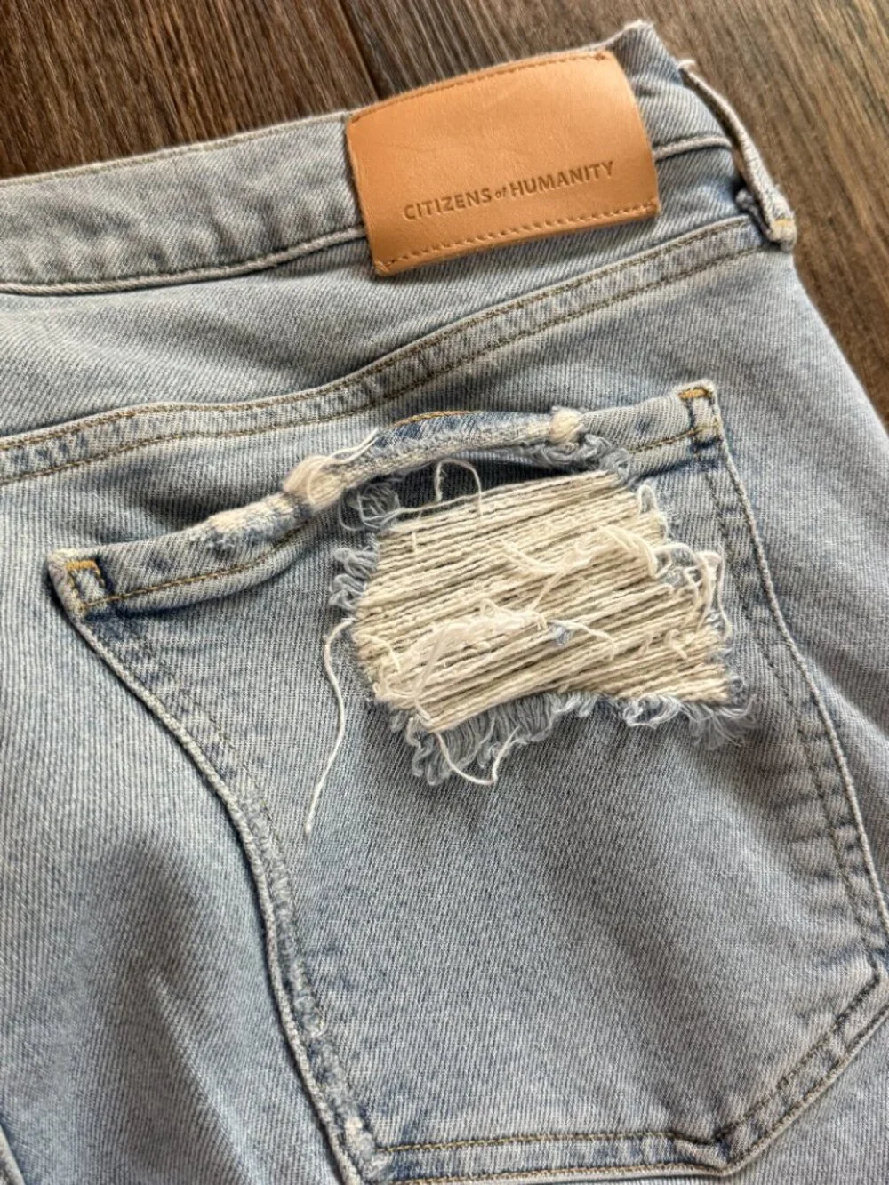 Citizens of Humanity Emerson Slim Boyfriend Jeans Size 29 Light Wash Distressed - Picture 8 of 12